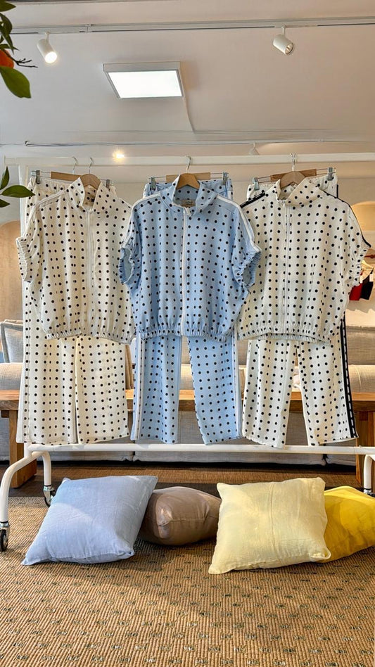 Set Viajero Italiano — Conjunto Polkadots de Manga Corta con Zipper