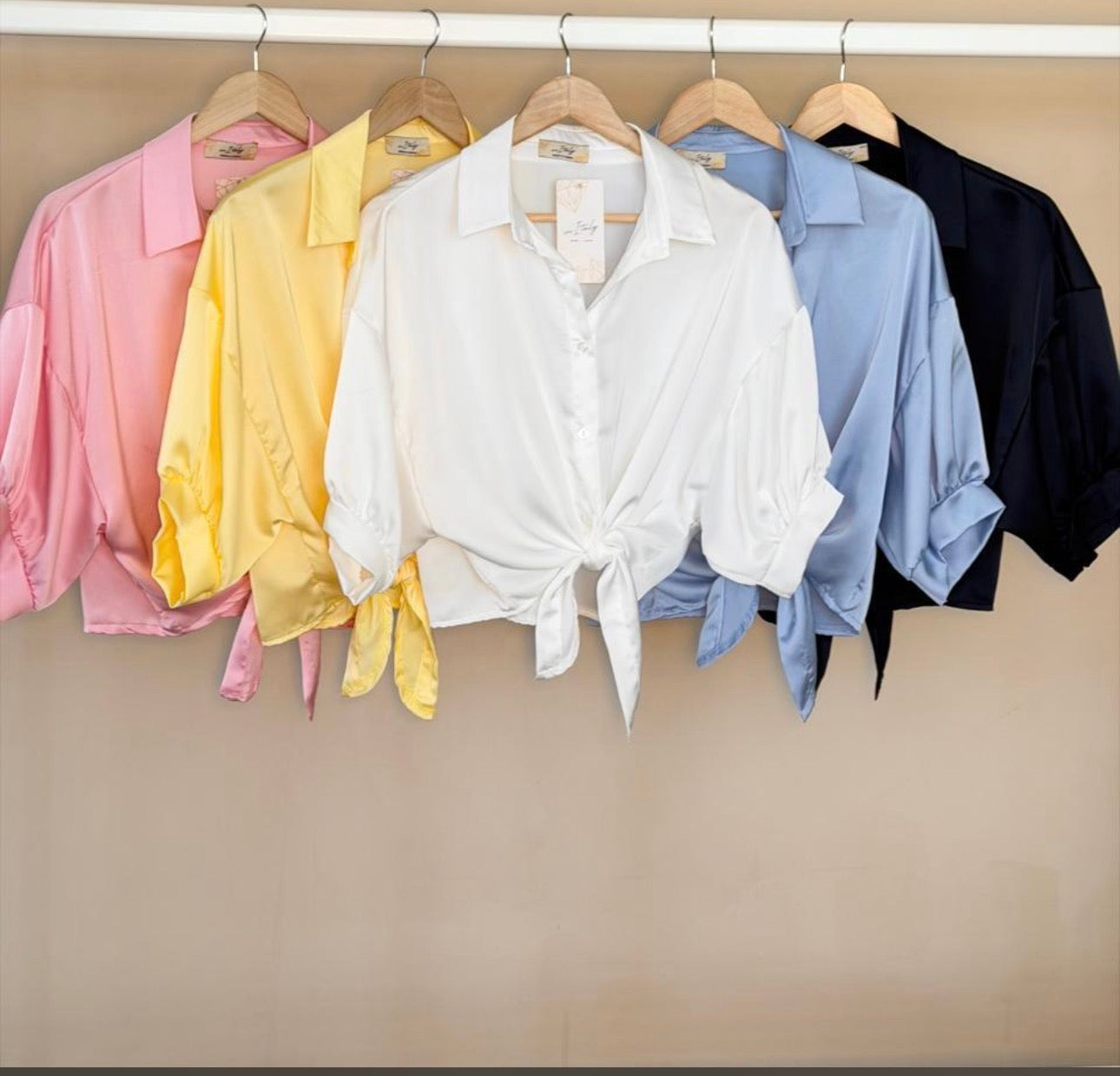 Camisa de seda con mangas y botones italiana
