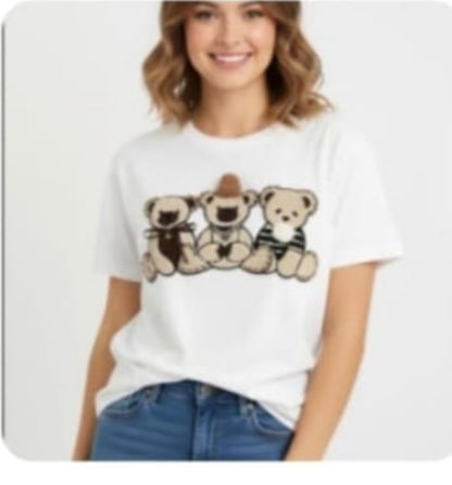 Camisa de Ositos en Relieve con Detalles de Cadenas