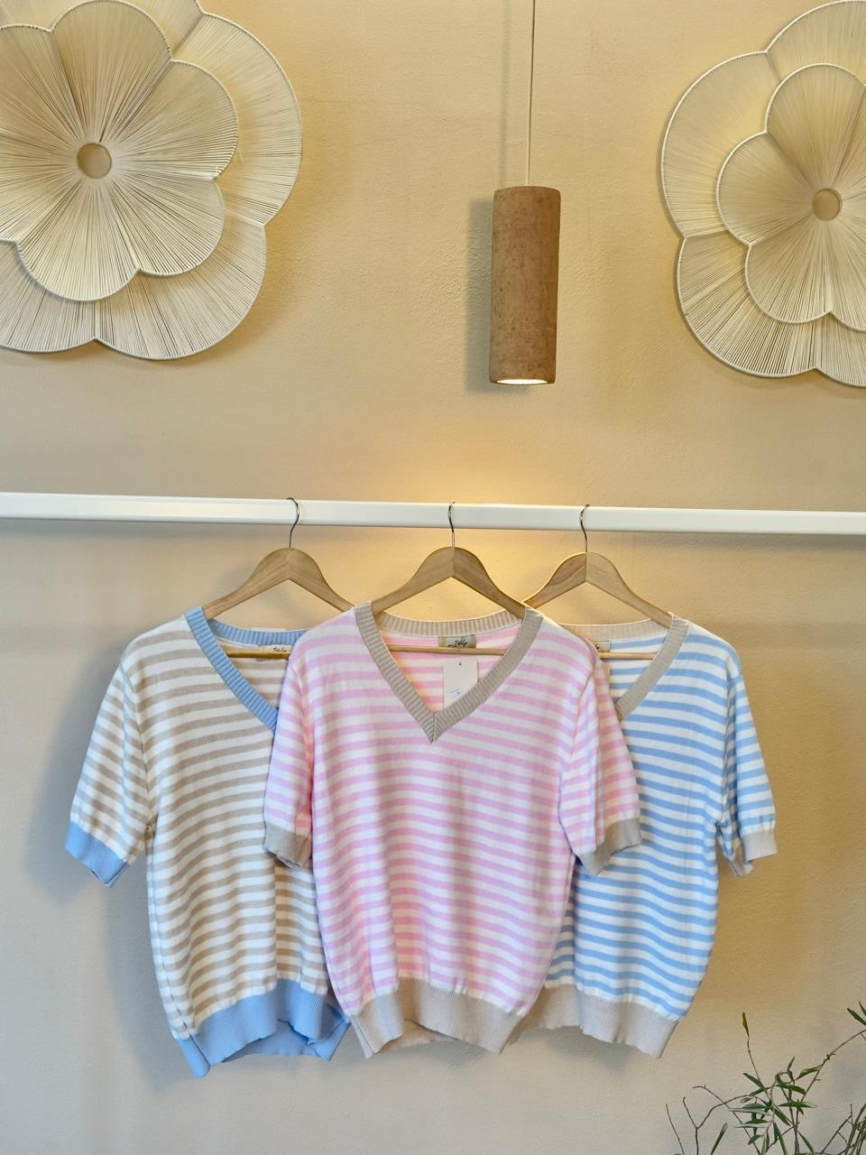 Sweater Italiano de Líneas Verticales Cuello V – Talla Única