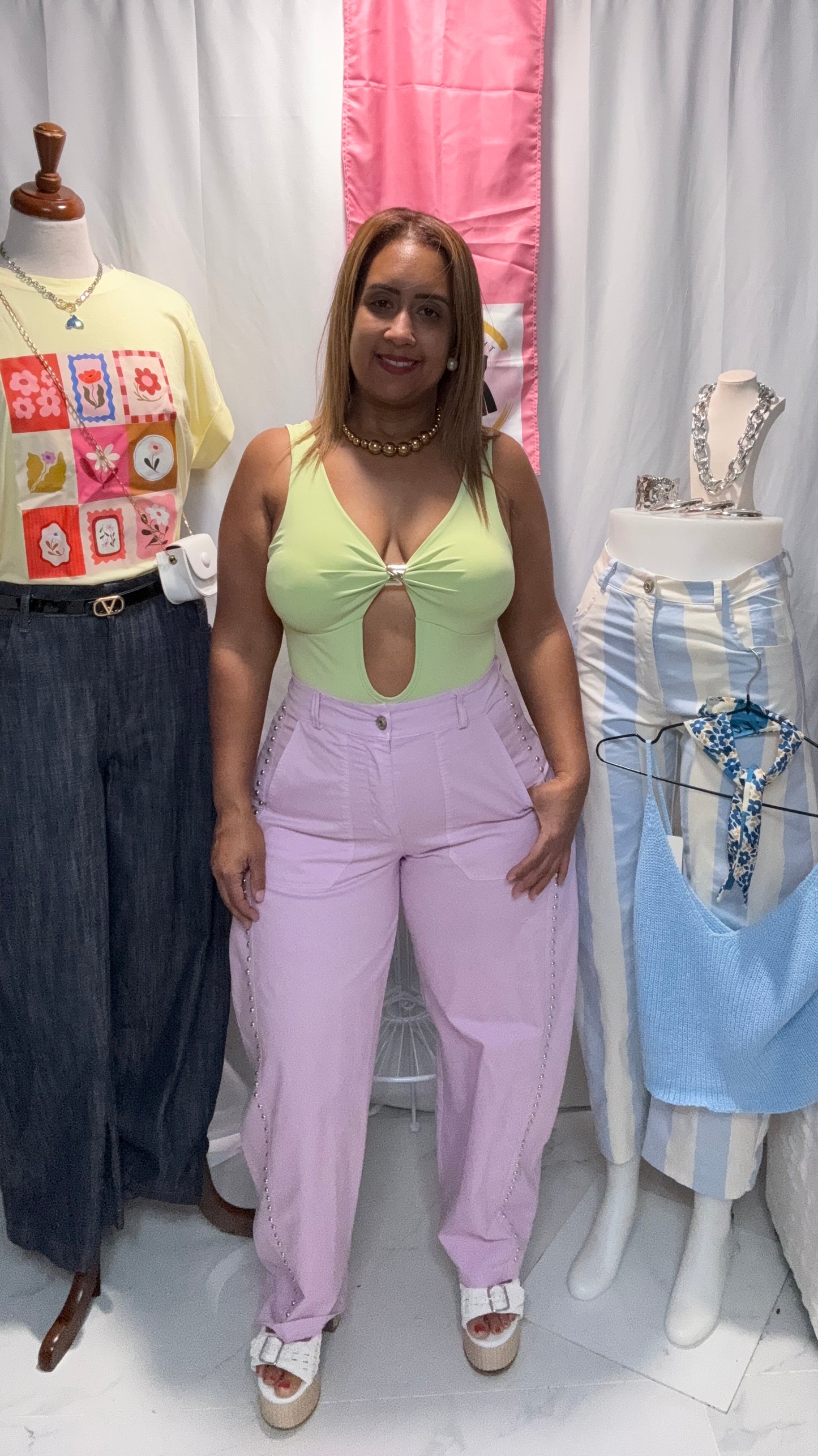Pantalón Barrel Italiano con Tachuelas Metálicas