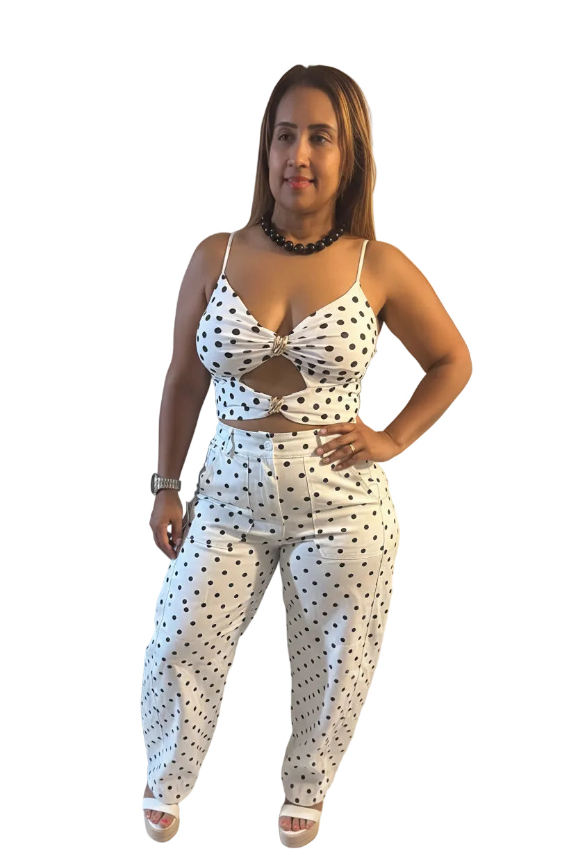 Top Italiano Polka Dots con Escote Sensual y Detalle de hebilla dorada