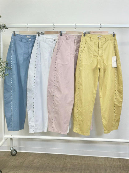 Pantalón Barrel Italiano con Tachuelas Metálicas