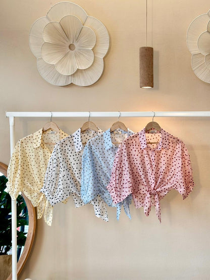 Blusa Italiana de Botones con Nudo y Polka Dots
