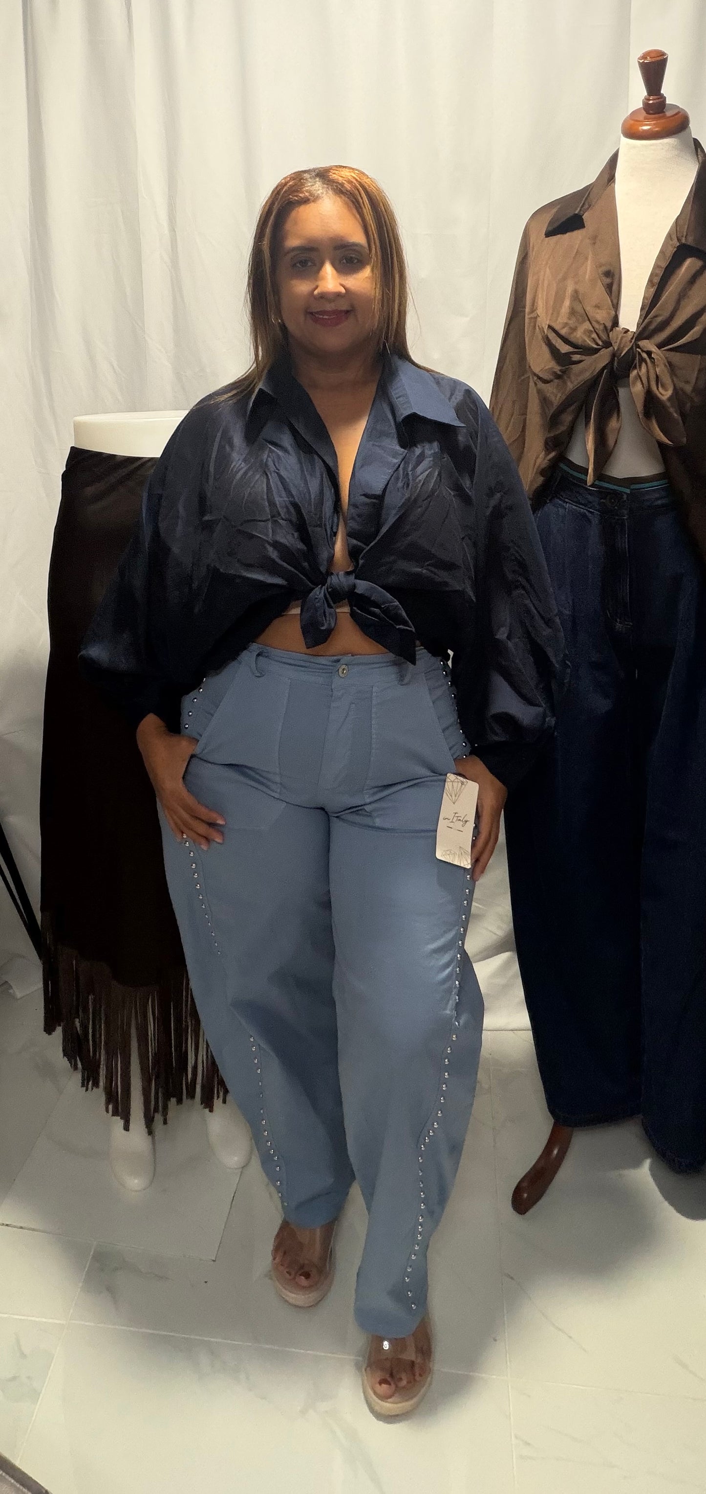 Pantalón Barrel Italiano con Tachuelas Metálicas