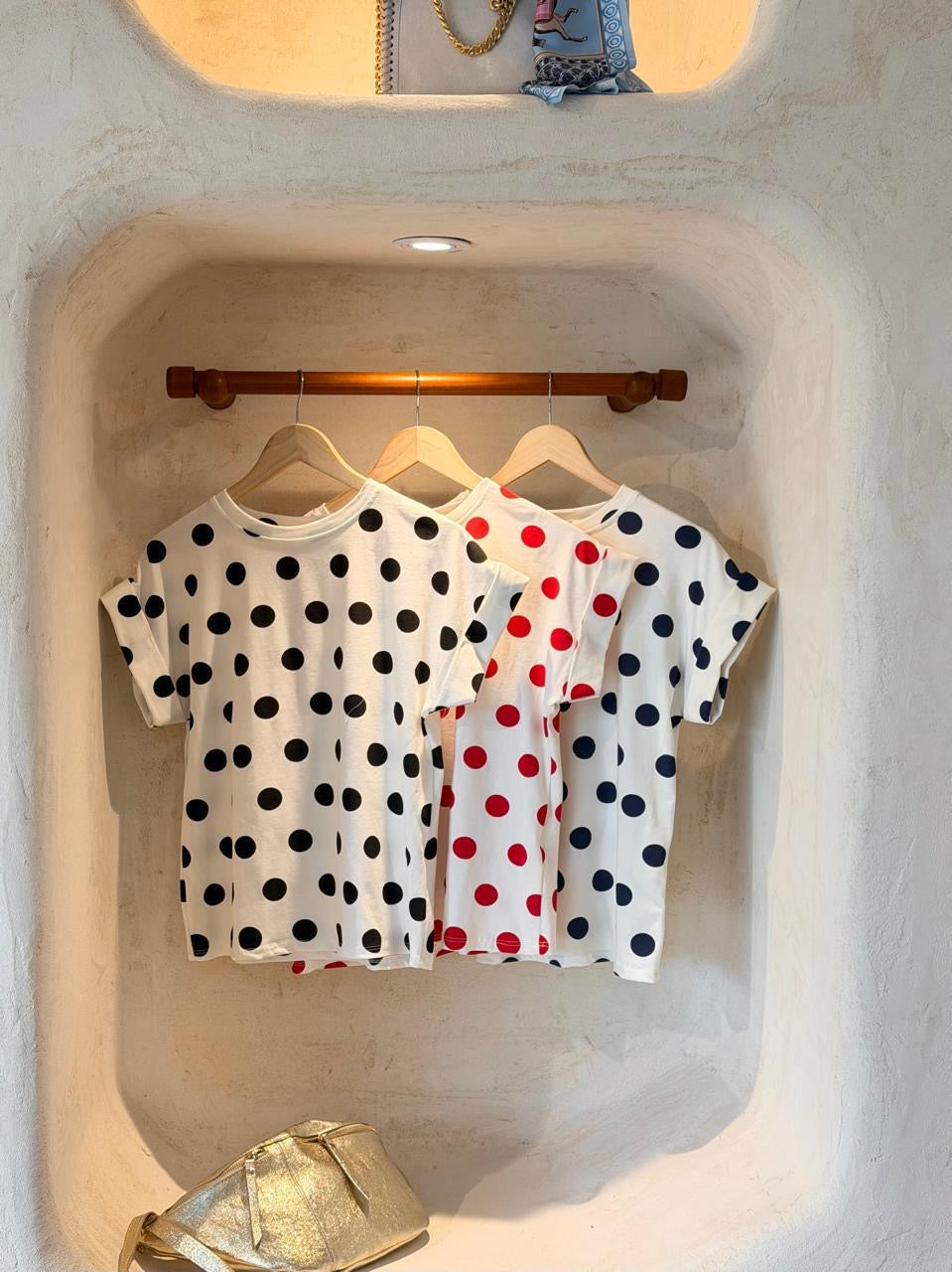 Polkadots Camisa Italiana Manga corta con Detalle Delicado | La Básica que Eleva tu Outfit
