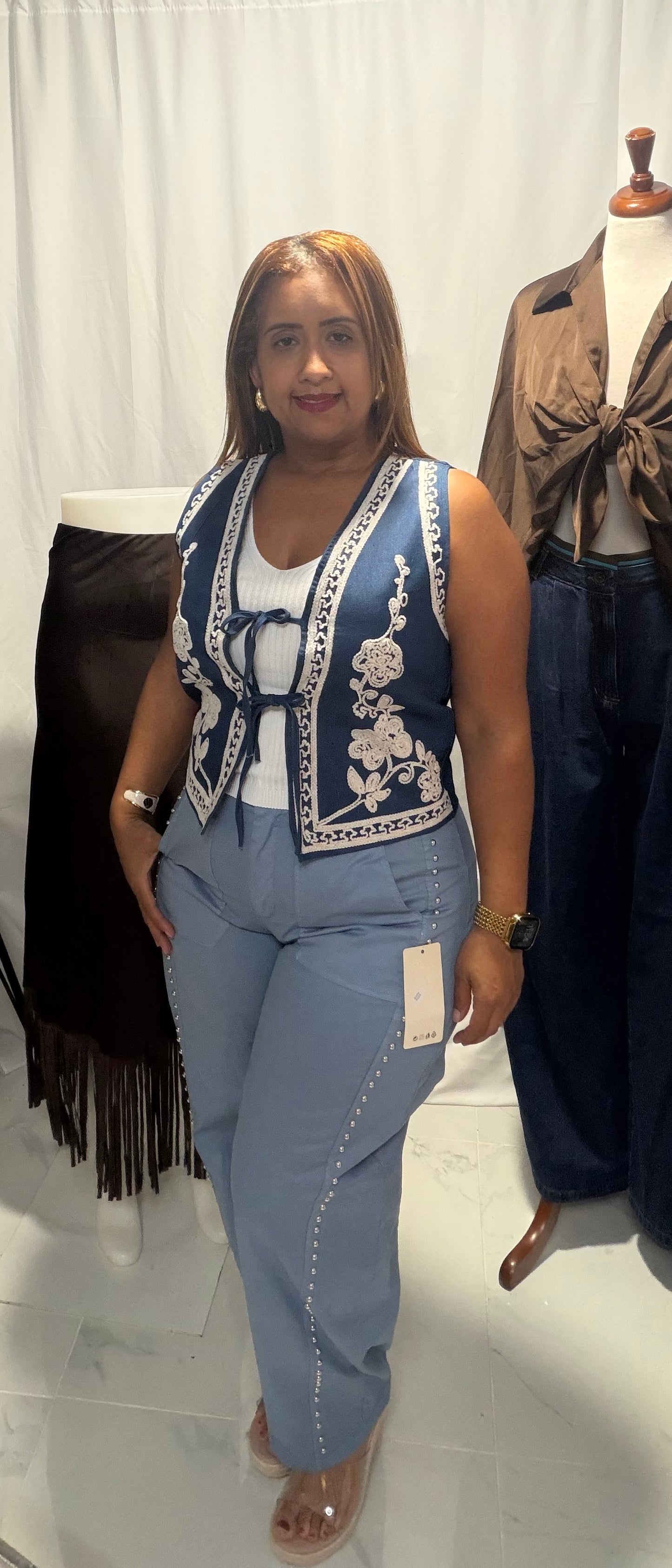 Pantalón Barrel Italiano con Tachuelas Metálicas