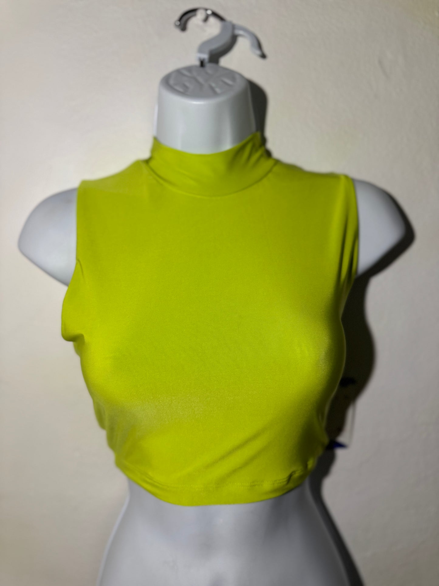 Neon crop top by Pía